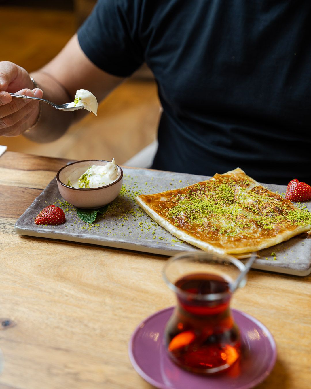 Koffie, gebak en verse Turkse thee