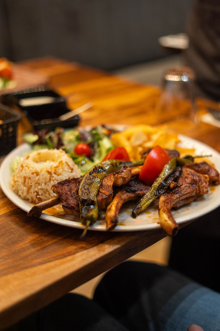 Gegrilde şiş kebab