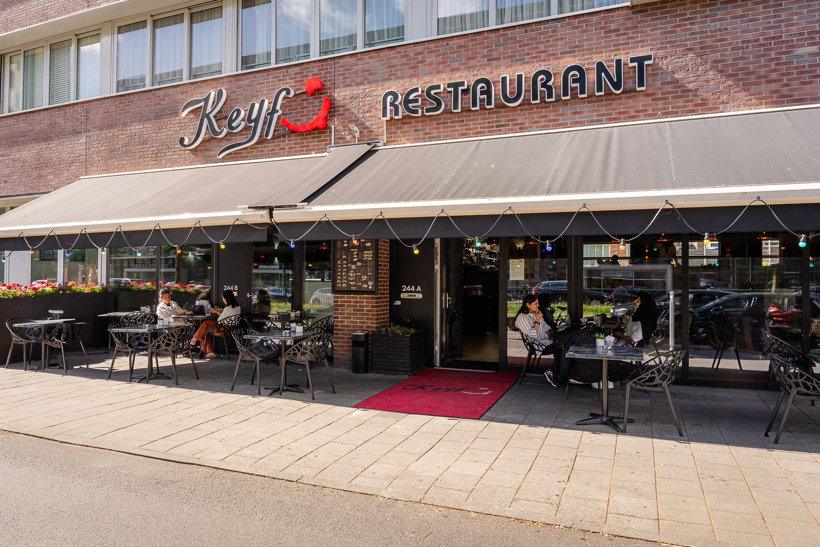 Keyf Restaurant gevel aan de Pieter Calandlaan